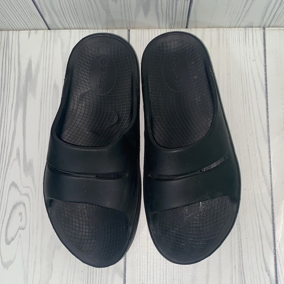 OOFOS Slides - Picture 4 of 5